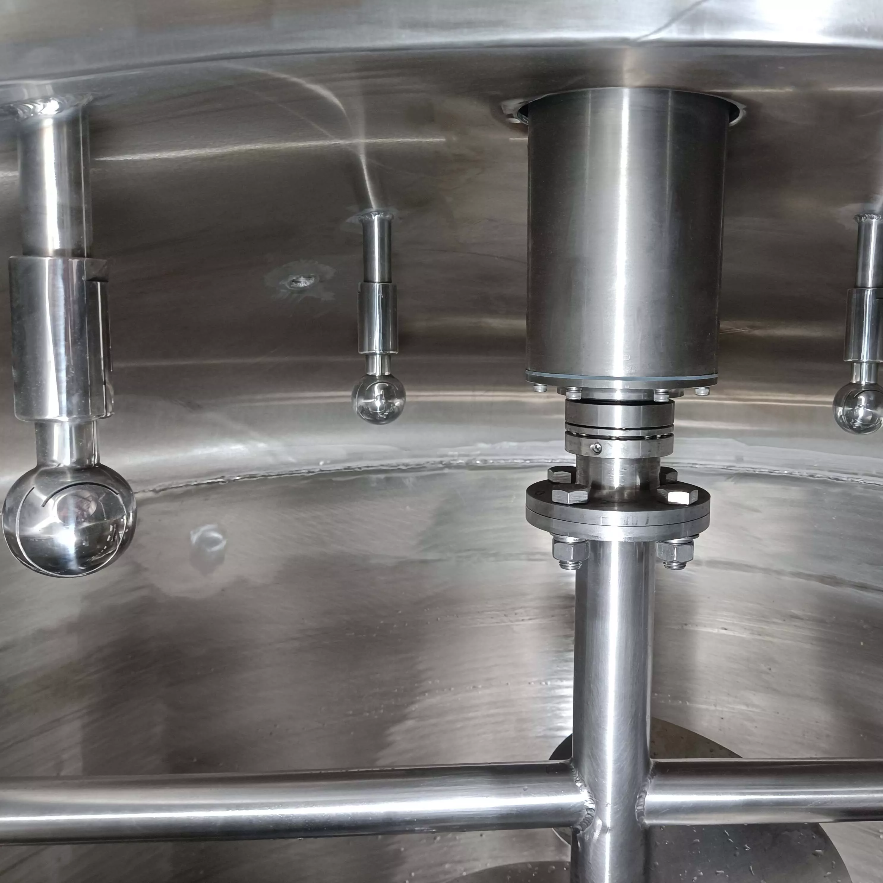 Cooling mixing tank